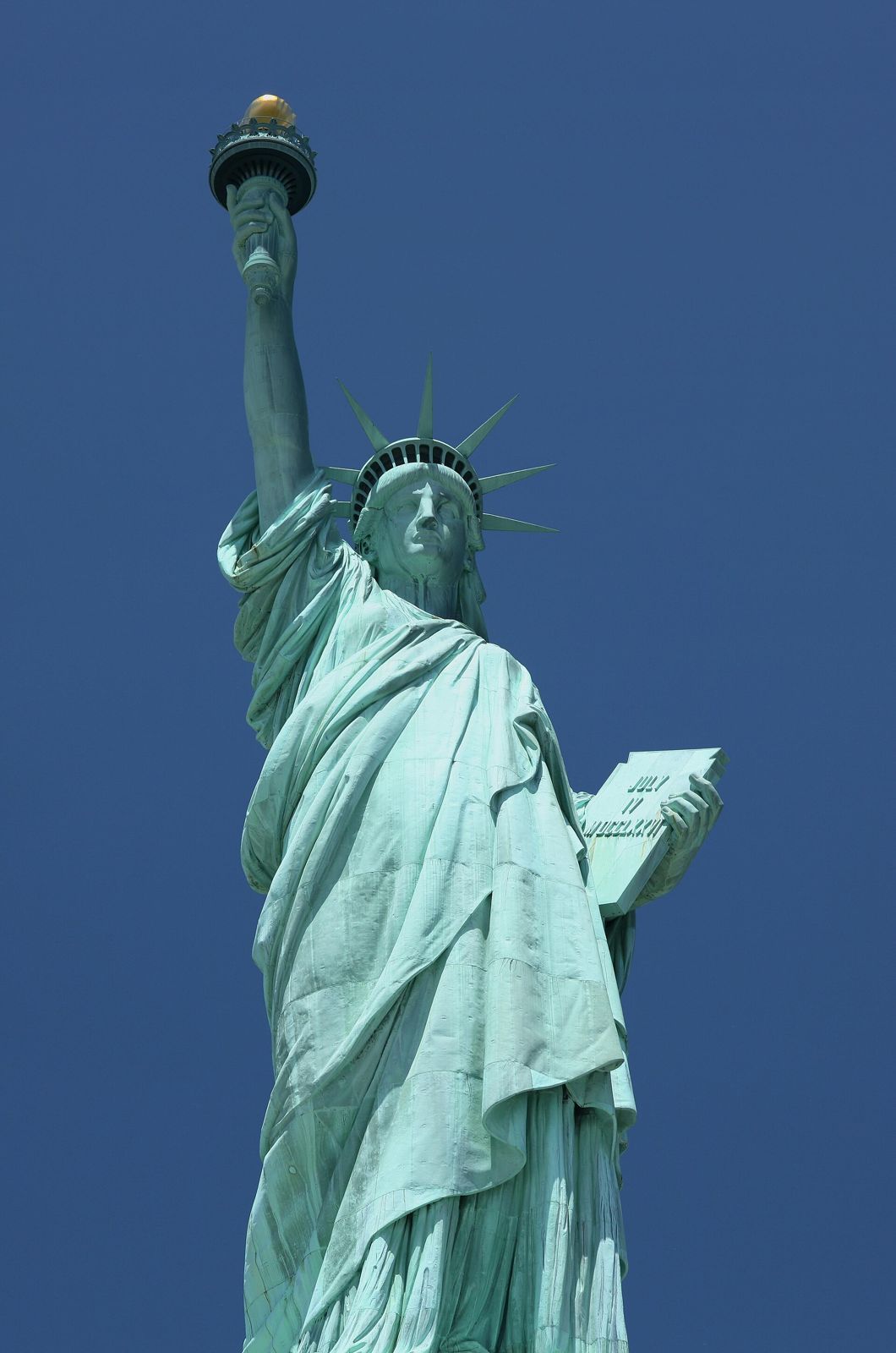 Estátua da Liberdade, Nova York, contra o céu azul